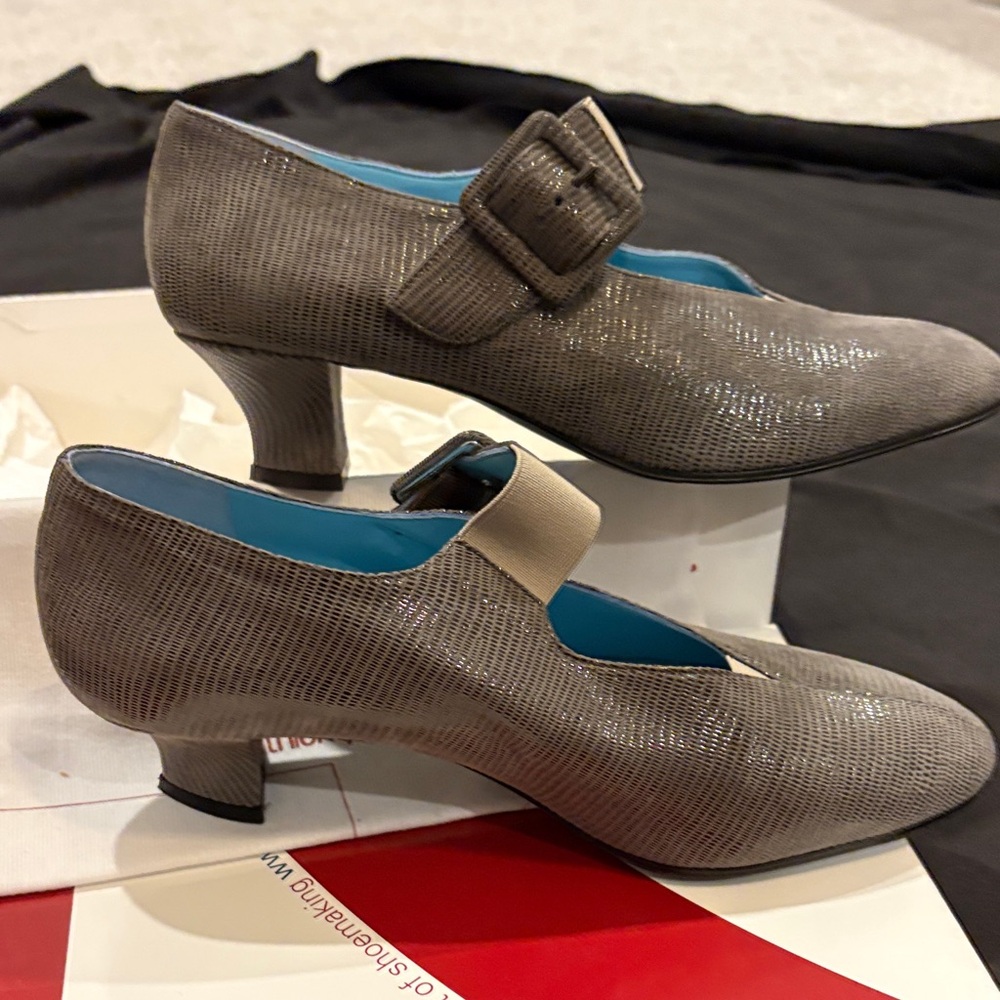 Thierry Rabotin Textured Gray Heels - Picture 9 of 16